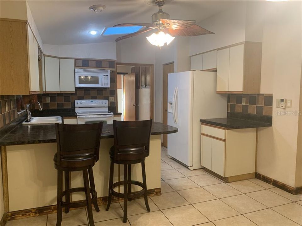 Active With Contract: $244,900 (3 beds, 2 baths, 1296 Square Feet)