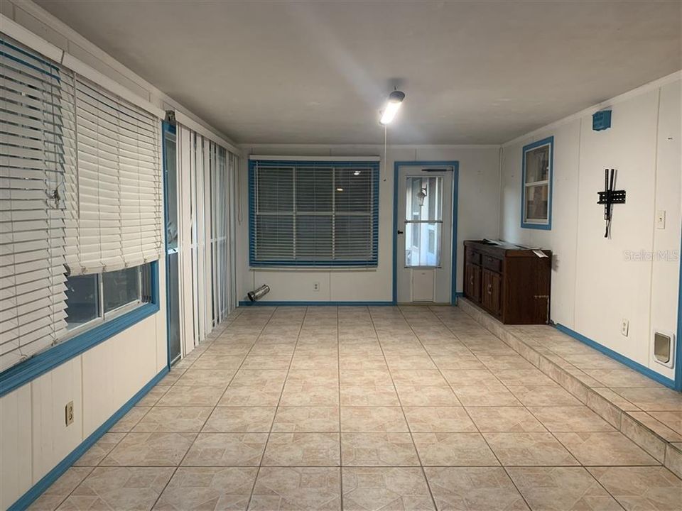 Active With Contract: $244,900 (3 beds, 2 baths, 1296 Square Feet)