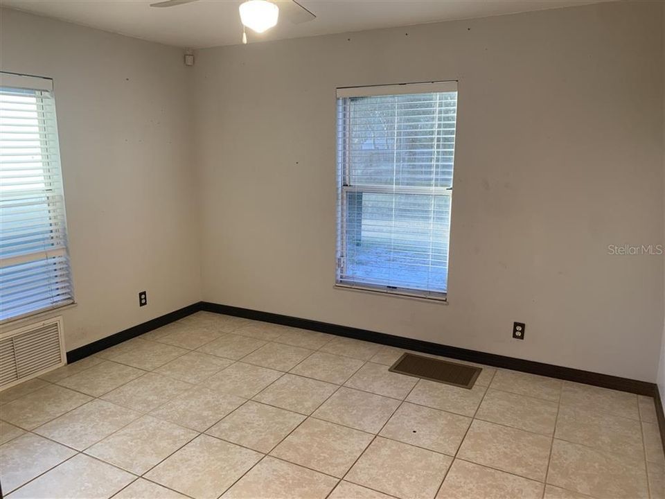Active With Contract: $244,900 (3 beds, 2 baths, 1296 Square Feet)