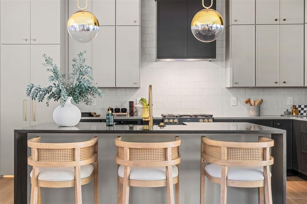 For Sale: $1,395,000 (4 beds, 3 baths, 3034 Square Feet)