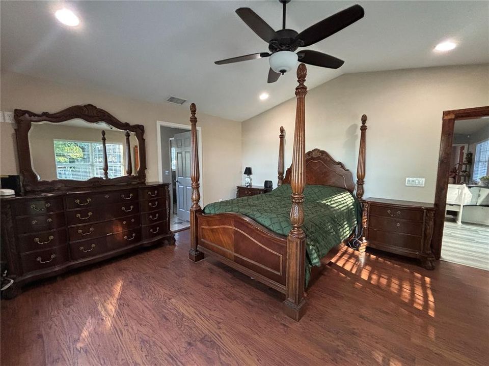 For Sale: $375,000 (3 beds, 3 baths, 1542 Square Feet)