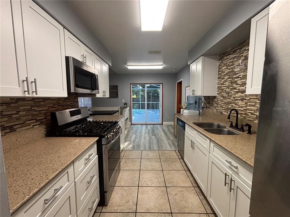 For Sale: $375,000 (3 beds, 3 baths, 1542 Square Feet)