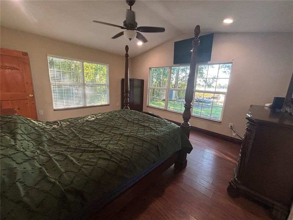 For Sale: $375,000 (3 beds, 3 baths, 1542 Square Feet)