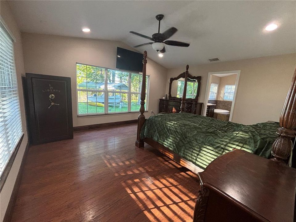 For Sale: $375,000 (3 beds, 3 baths, 1542 Square Feet)