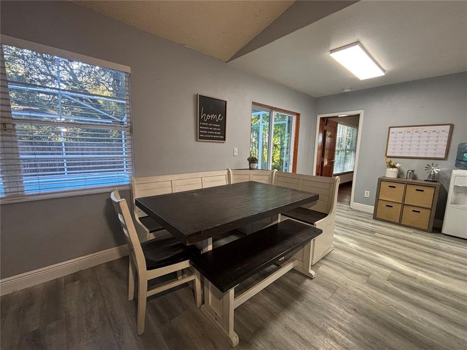 For Sale: $375,000 (3 beds, 3 baths, 1542 Square Feet)