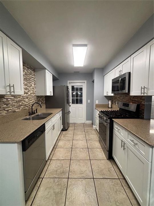 For Sale: $375,000 (3 beds, 3 baths, 1542 Square Feet)