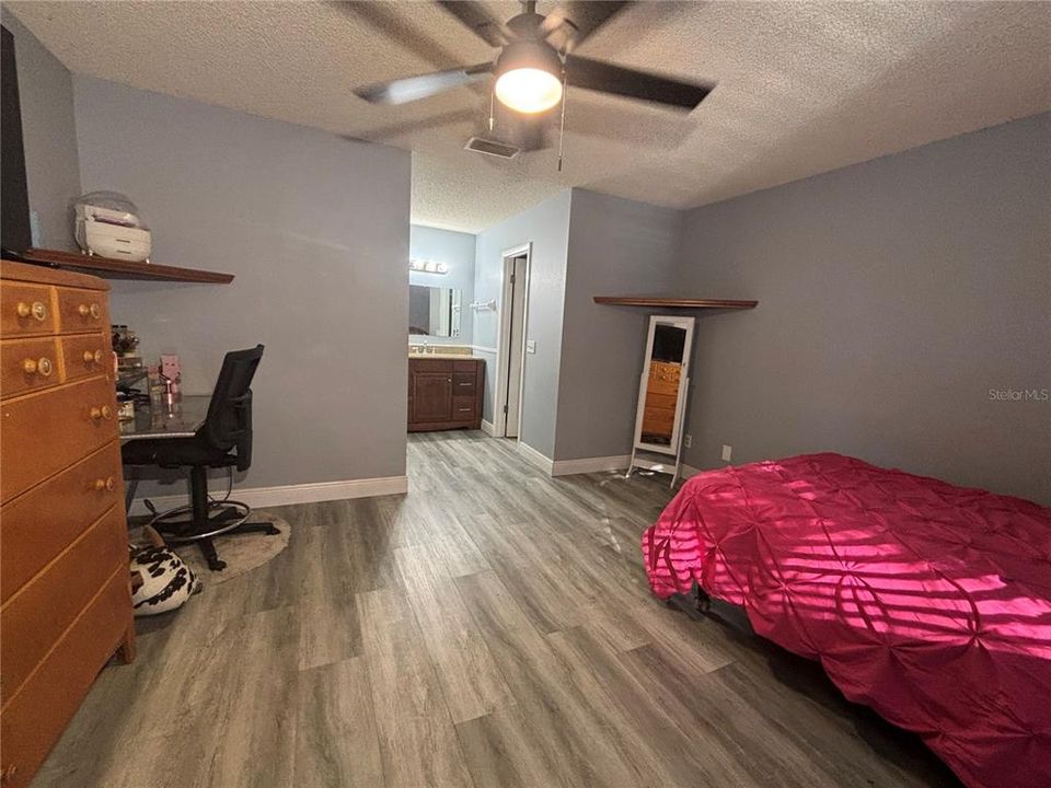 For Sale: $375,000 (3 beds, 3 baths, 1542 Square Feet)