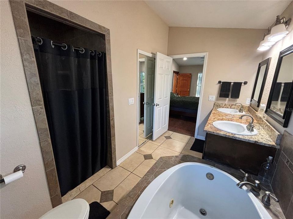 For Sale: $375,000 (3 beds, 3 baths, 1542 Square Feet)