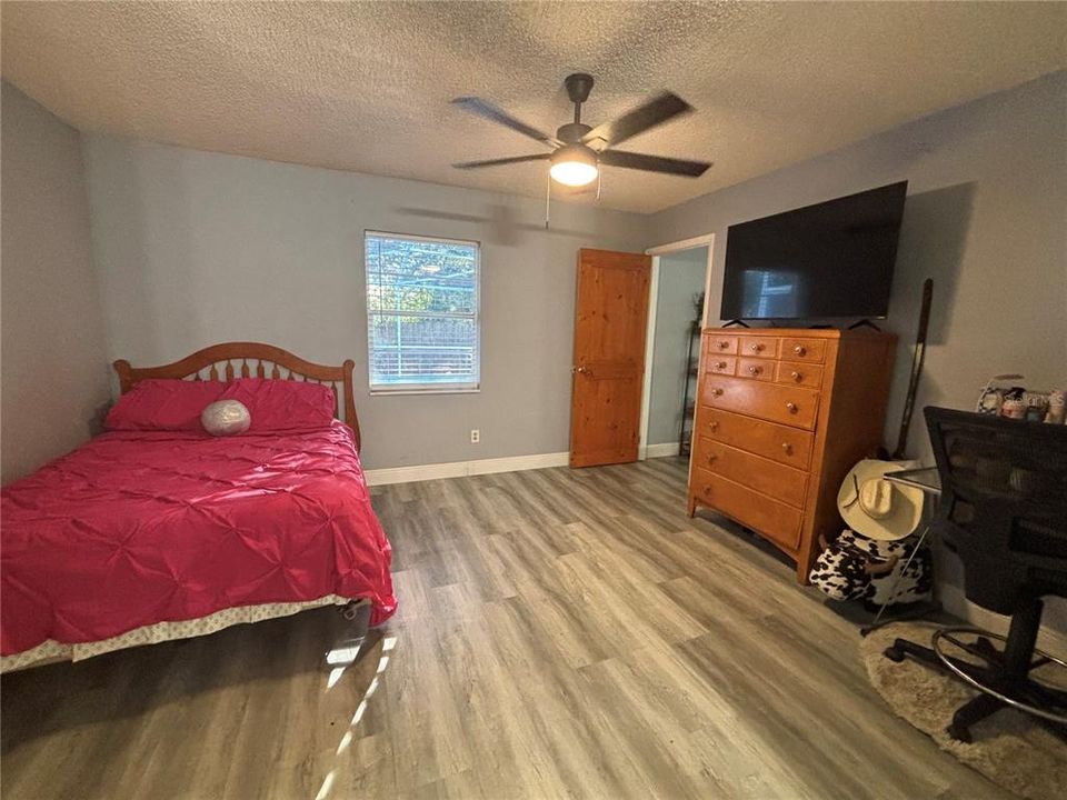 For Sale: $375,000 (3 beds, 3 baths, 1542 Square Feet)