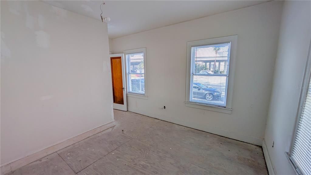 For Sale: $875,000 (4 beds, 3 baths, 1947 Square Feet)