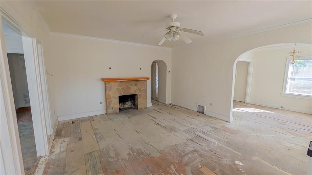 For Sale: $875,000 (4 beds, 3 baths, 1947 Square Feet)