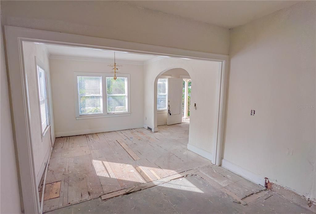 For Sale: $875,000 (4 beds, 3 baths, 1947 Square Feet)