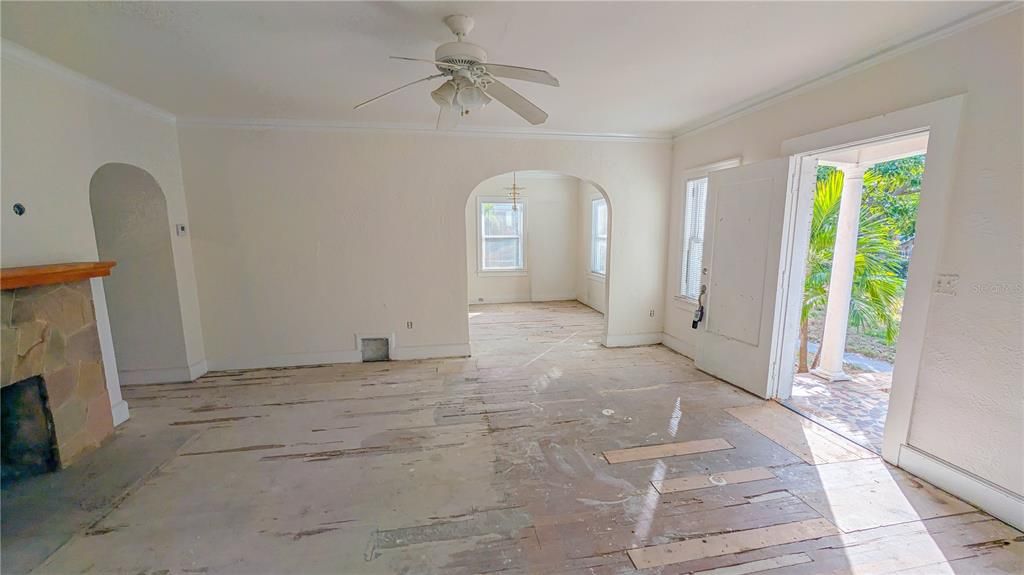 For Sale: $875,000 (4 beds, 3 baths, 1947 Square Feet)