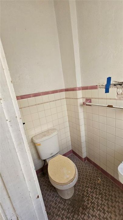 For Sale: $875,000 (4 beds, 3 baths, 1947 Square Feet)