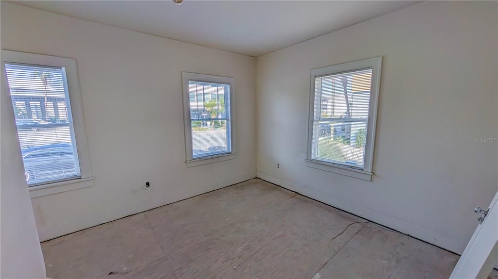 For Sale: $875,000 (4 beds, 3 baths, 1947 Square Feet)