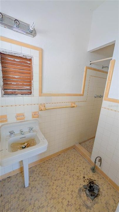 For Sale: $875,000 (4 beds, 3 baths, 1947 Square Feet)