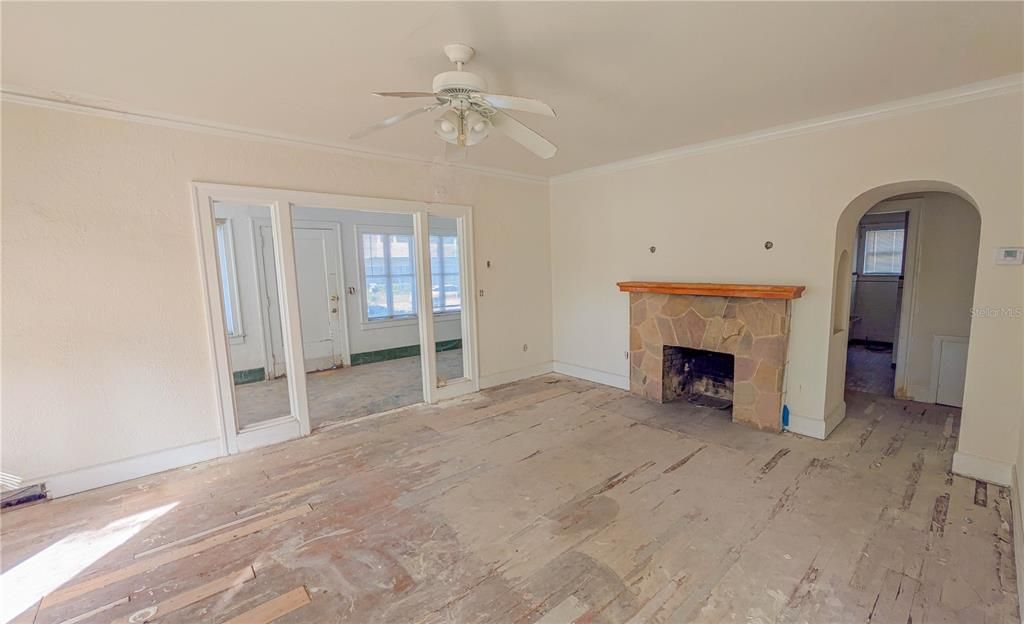 For Sale: $875,000 (4 beds, 3 baths, 1947 Square Feet)