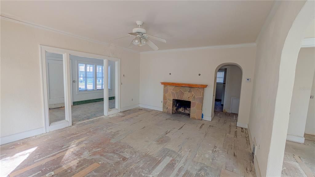 For Sale: $875,000 (4 beds, 3 baths, 1947 Square Feet)