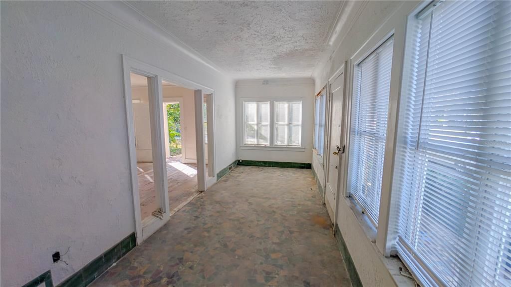 For Sale: $875,000 (4 beds, 3 baths, 1947 Square Feet)