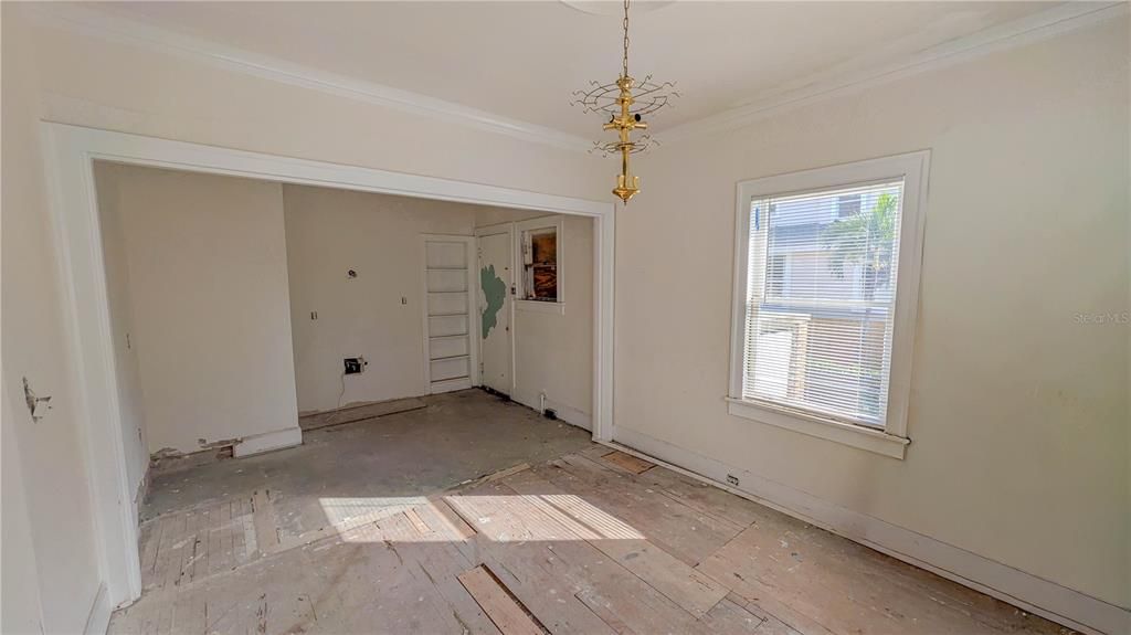 For Sale: $875,000 (4 beds, 3 baths, 1947 Square Feet)