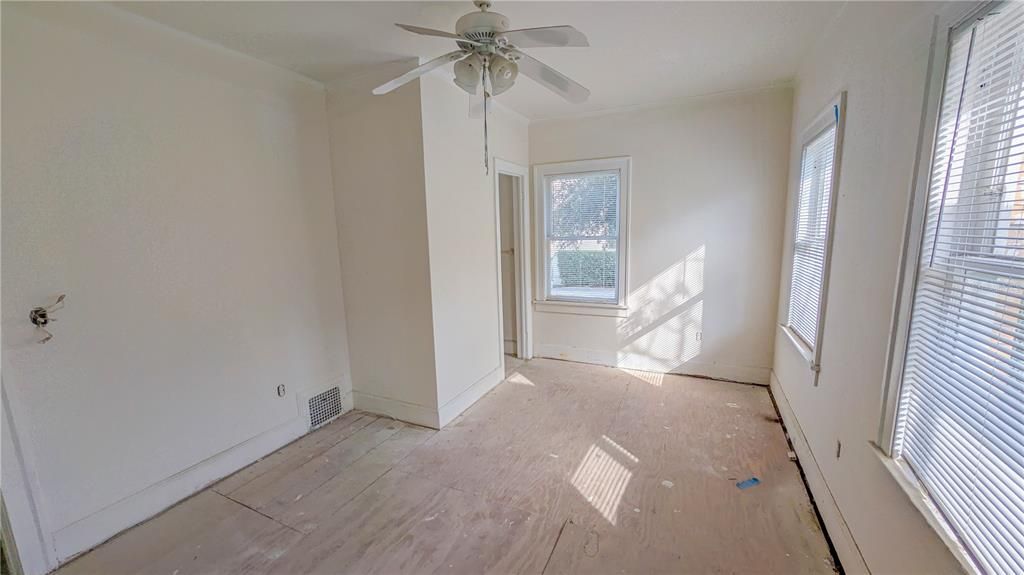 For Sale: $875,000 (4 beds, 3 baths, 1947 Square Feet)