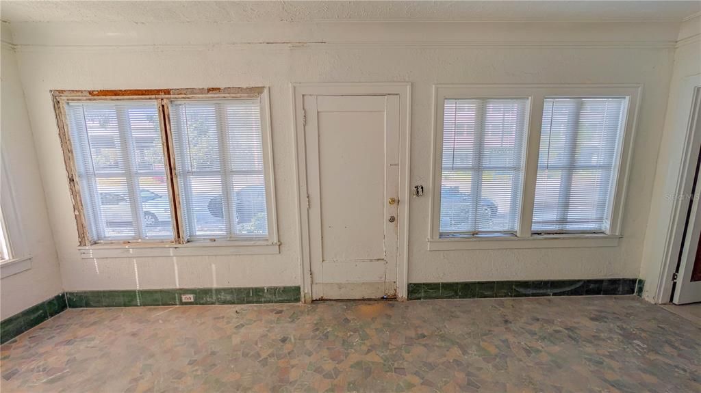 For Sale: $875,000 (4 beds, 3 baths, 1947 Square Feet)