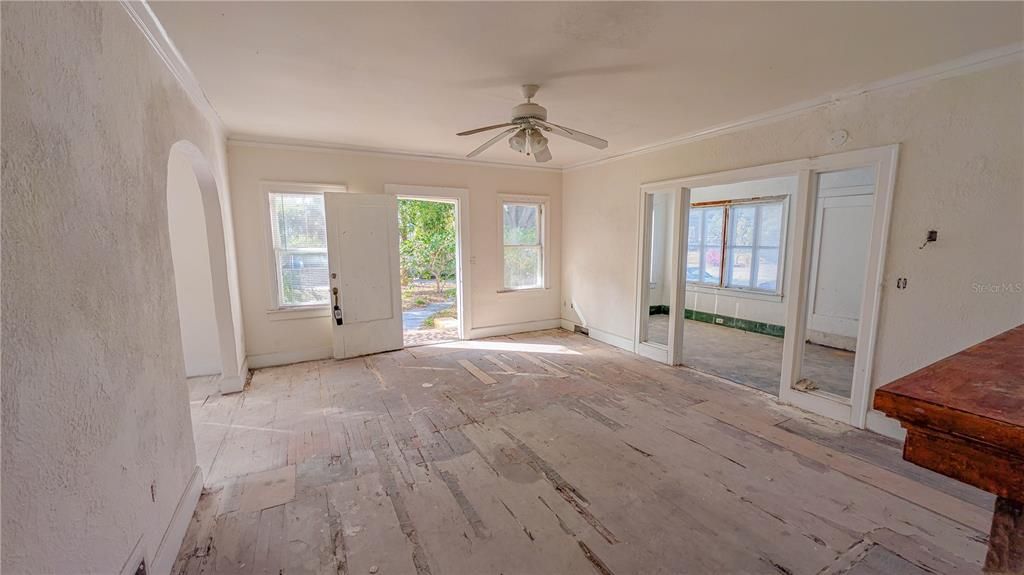 For Sale: $875,000 (4 beds, 3 baths, 1947 Square Feet)