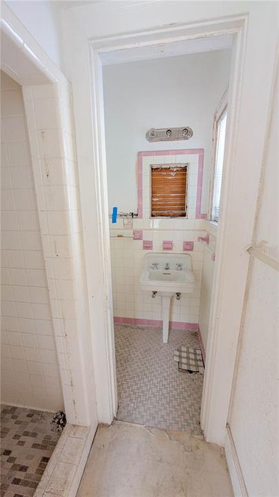 For Sale: $875,000 (4 beds, 3 baths, 1947 Square Feet)