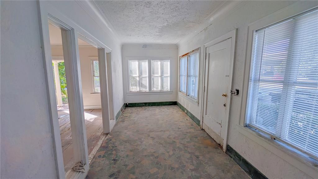 For Sale: $875,000 (4 beds, 3 baths, 1947 Square Feet)