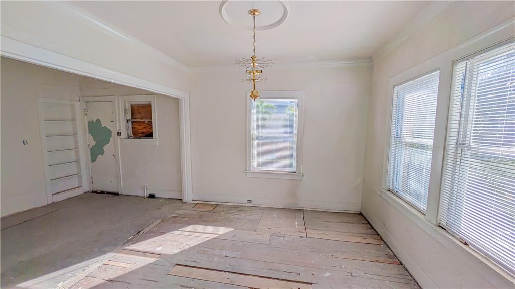 For Sale: $875,000 (4 beds, 3 baths, 1947 Square Feet)