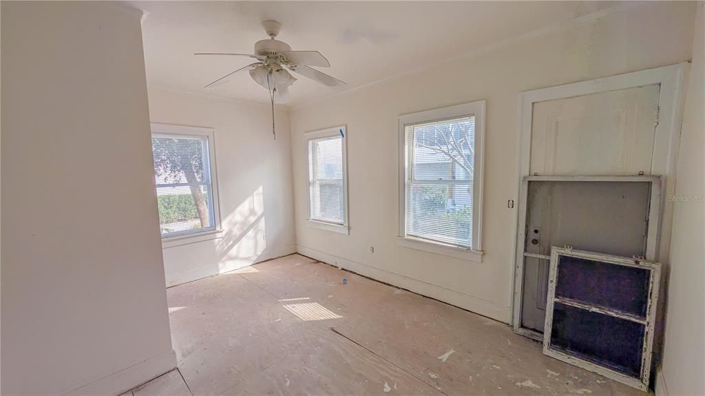 For Sale: $875,000 (4 beds, 3 baths, 1947 Square Feet)