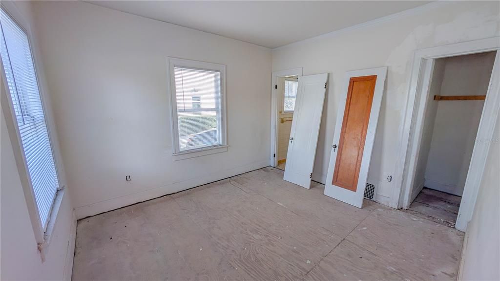 For Sale: $875,000 (4 beds, 3 baths, 1947 Square Feet)