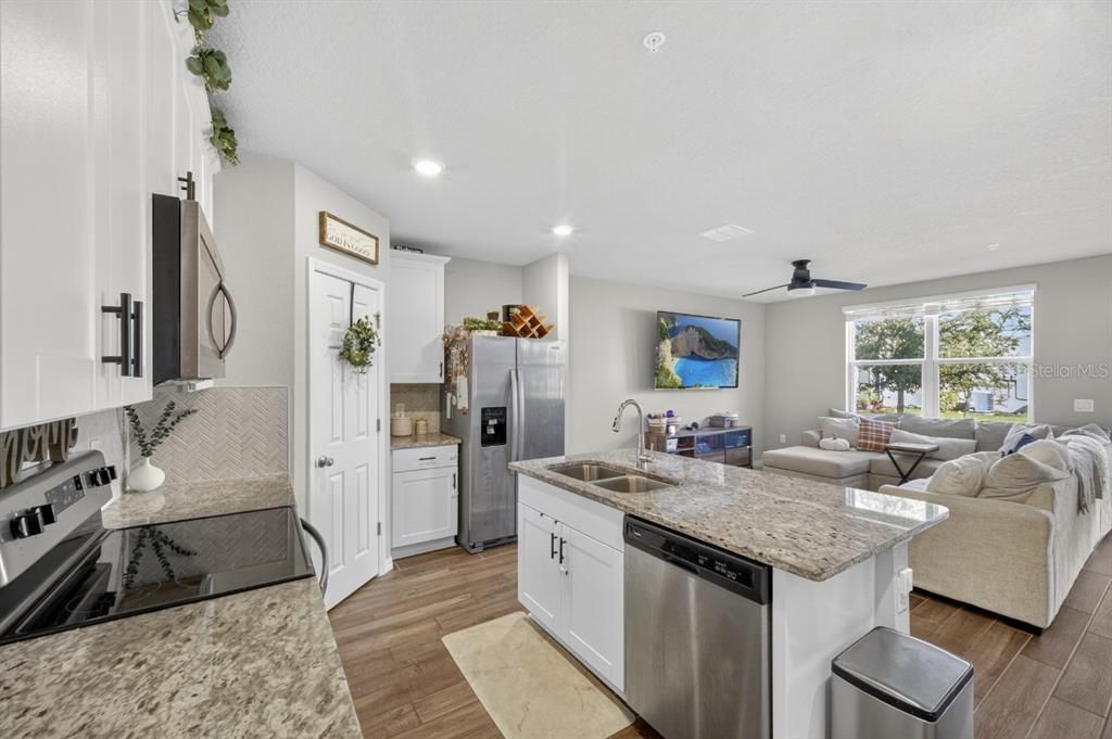 For Sale: $357,495 (3 beds, 2 baths, 1481 Square Feet)