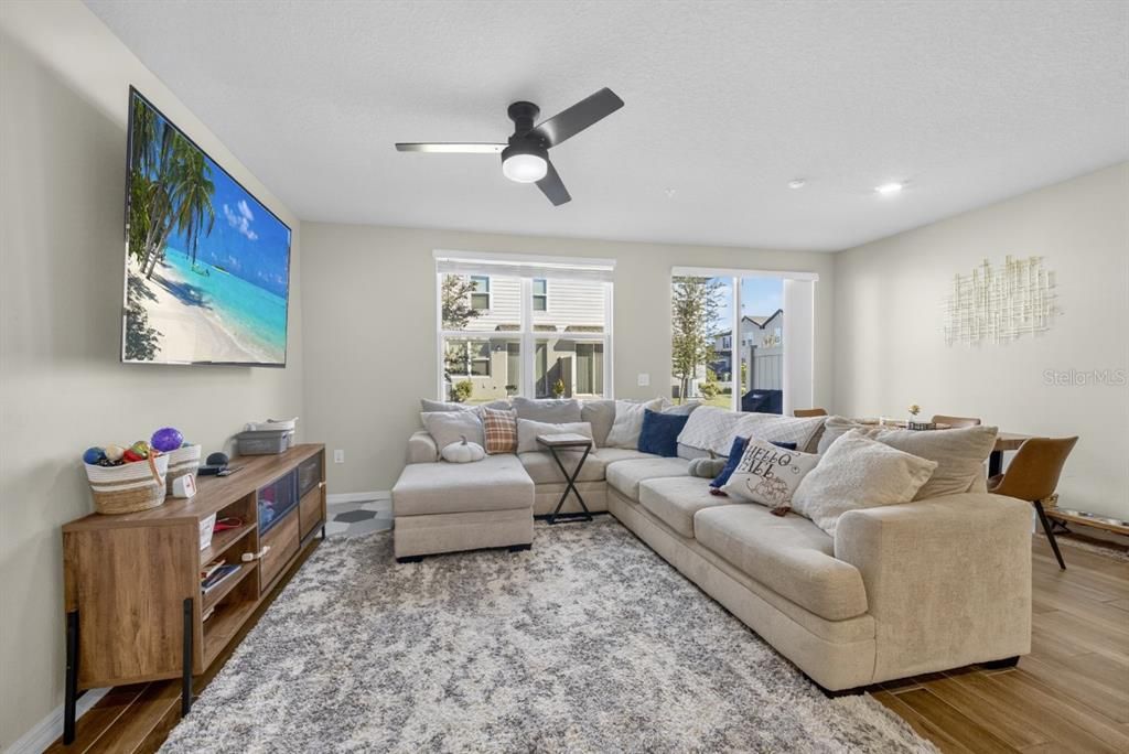 For Sale: $357,495 (3 beds, 2 baths, 1481 Square Feet)