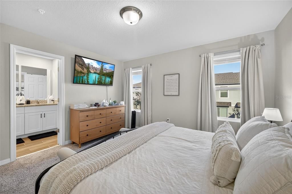 For Sale: $357,495 (3 beds, 2 baths, 1481 Square Feet)