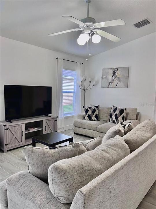 出租: $2,475 (4 贝兹, 3 浴室, 1918 平方英尺)