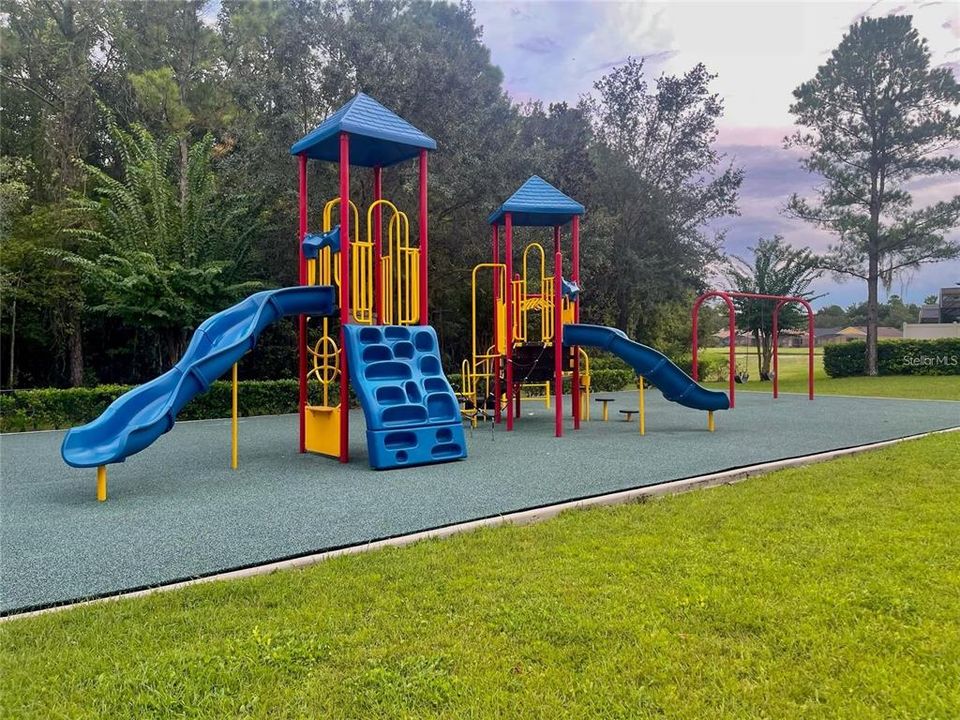 出租: $2,475 (4 贝兹, 3 浴室, 1918 平方英尺)