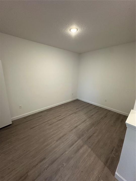 合同活跃: $399,990 (4 贝兹, 4 浴室, 2020 平方英尺)