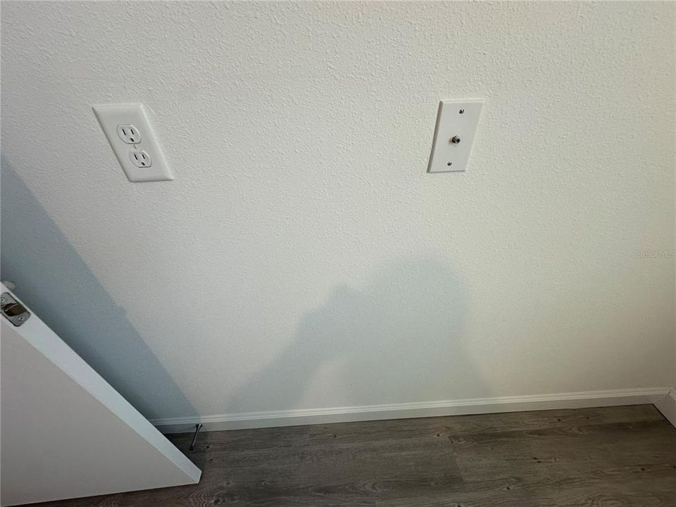 合同活跃: $399,990 (4 贝兹, 4 浴室, 2020 平方英尺)