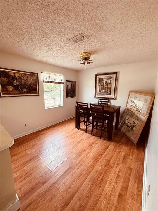 На продажу: $158,000 (2 спален, 2 ванн, 1408 Квадратных фут)