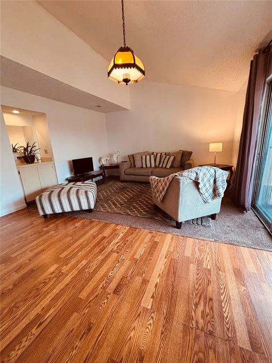 На продажу: $158,000 (2 спален, 2 ванн, 1408 Квадратных фут)