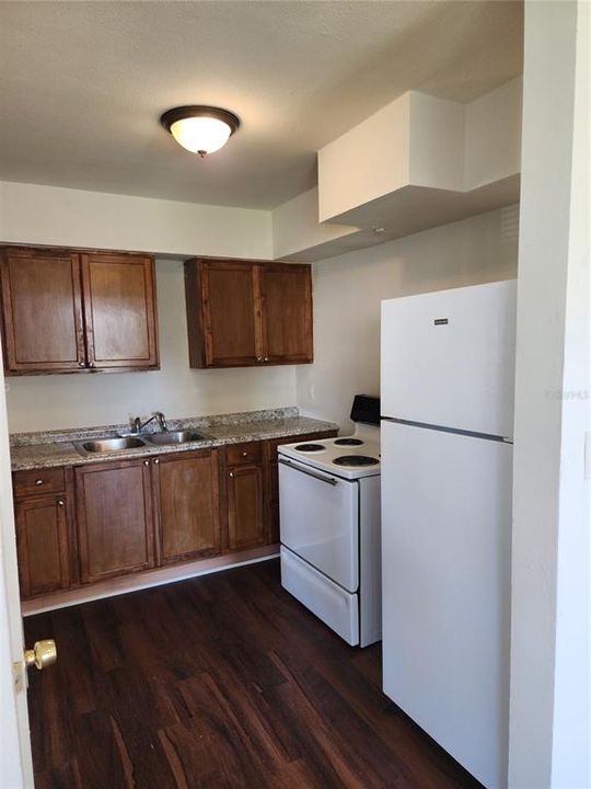 For Rent: $1,300 (1 beds, 1 baths, 550 Square Feet)