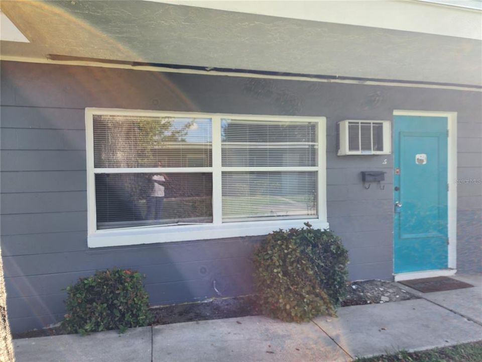 For Rent: $1,300 (1 beds, 1 baths, 550 Square Feet)