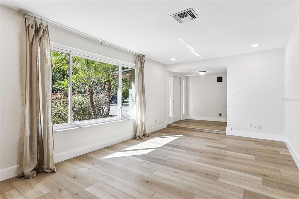 En Venta: $634,000 (4 camas, 2 baños, 1985 Pies cuadrados)