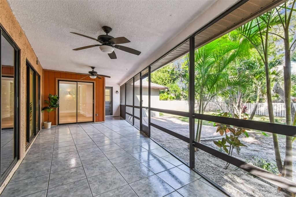 En Venta: $634,000 (4 camas, 2 baños, 1985 Pies cuadrados)