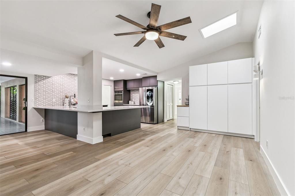 En Venta: $634,000 (4 camas, 2 baños, 1985 Pies cuadrados)