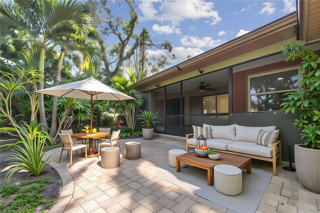 En Venta: $634,000 (4 camas, 2 baños, 1985 Pies cuadrados)