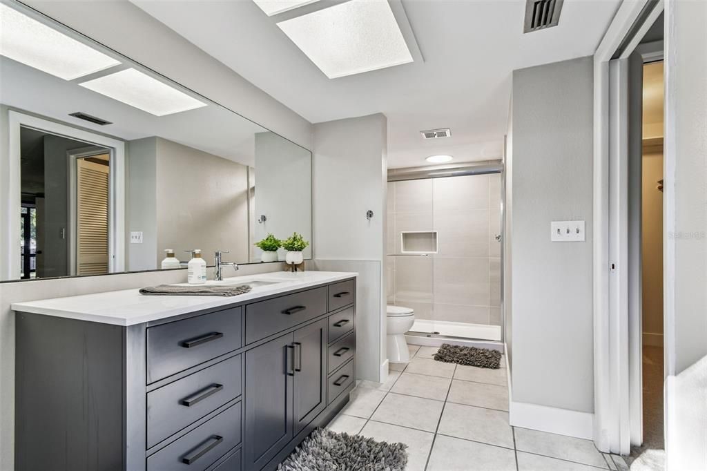 En Venta: $634,000 (4 camas, 2 baños, 1985 Pies cuadrados)