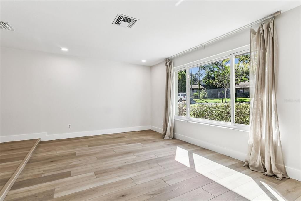 En Venta: $634,000 (4 camas, 2 baños, 1985 Pies cuadrados)