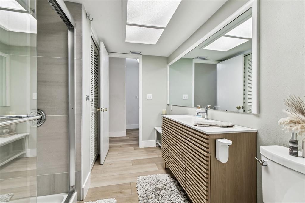 En Venta: $634,000 (4 camas, 2 baños, 1985 Pies cuadrados)